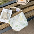 Florale Canvas-Beuteltasche mit Blumenmuster auf einer Parkbank im Freien - 25*36cm / Blühend