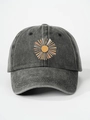 Detalle del gráfico de sol abstracto bordado en gorra de algodón gris carbón lavado - Ajustable / Negro