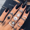 Dettaglio del set di anelli bohémien in argento con gemme a goccia e motivi a corona - Set Anelli Pietre Preziose Corona Luna Stella Bohémien / Argento