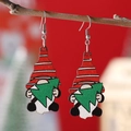 Pendientes de gnomo de Navidad con diseño de árbol verde y ganchos plateados - Gnomo con Árbol de Navidad