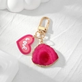 Llavero dorado romántico con colgante de corazón rosa y detalle de piedra de resina - Forma de U Invertida + Corazón