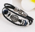 Gelaagde zwarte lederen armband met zonne-hanger en zilveren metalen kralen - Bloem Metalen Stijl / Zwart