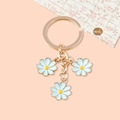 Llavero de margaritas azul claro con colgantes florales dorados para bolsos de mujer - Azul