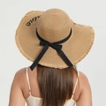 Cappello di paglia stile francese color legno con fiocco nero e ricamo shine - Taglia unica / Lettera con Bordo Sfilacciato (Cachi)