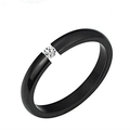 Bague noire en céramique et acier titane de 4mm avec zircon rond sur fond blanc épuré - US 5 / Noir