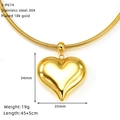Vue détaillée du collier pendentif cœur plaqué or 18 carats avec dimensions et spécifications - Style Lisse Poli Miroir (S-P674)