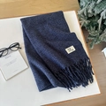 Sciarpa a maglia blu scuro con morbide nappe e trama in lana calda ed elegante - Blu viola