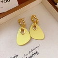 French vintage gold earrings with cream-colored teardrop pendants for a retro look - French Vintage Teardrop Pendant (100#) / Silver Needle / Light Yellow
