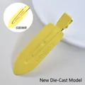 Dettaglio del fermaglio per capelli in metallo giallo opaco con incisione UANODIAM e clip - 19# 7cm Metallo Giallo Pressofusione