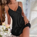 Nuisette élégante en satin noir avec col en V et finition soyeuse et lisse - Noir