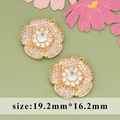 Pendentif fleur plaqué or 18k avec zircons violets et cristaux de 19,2mmx16,2mm - Style Camélia d'Or (ME1804A)