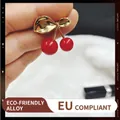 Lindo broche de cereza con laca roja y hojas doradas en aleación ecológica fina - Estilo 6 Cereza Roja Brillante