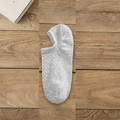 Klassische hellgraue Herren-Baumwollsocken mit stilvollem Zopfstrickmuster-Design - Zopfmuster Grau