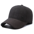 Dunkelgraue Herren Winter-Baseballkappe mit Fleece-Futter und Ohrenschutz - JEANS Metall-Label-Stil / Kaffee (Seitenabzeichen)