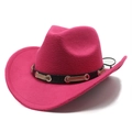 Gros plan d'un chapeau en feutre rose fuchsia avec ceinture en cuir noir et œillets dorés - M (56-58cm) / Rose Rouge