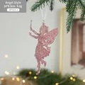 Angelo di Natale rosa glitterato 14x9,5cm appeso all'albero con luci festive effetto bokeh - Angelo Stile A
