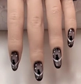 Faux ongles amande avec dégradé noir et blanc, motifs de chat et croissant de lune - Style Chat Noir Croissant de Lune Étoilé - Colle Gelée Noire (AW31)