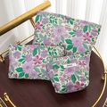 Dreiteiliges Blumen-Jacquard-Kosmetiktaschen-Set in Violett und Grün auf Vintage-Wagen - Groß / Hellviolett