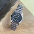Classic silver elastic band quartz watch with black dial and white numerals on wood - Women's Watch / Silver Black Dial