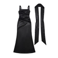 Elegantes schwarzes Satin-Maxikleid mit Fischbein-Details und passendem Schal - S / Schwarz