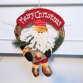 Couronne de Noël en rotin avec Père Noël en peluche et bannière Merry Christmas - CX18029 Père Noël