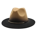 Detailaufnahme des Wollfilzhutes mit Khaki-Schwarz-Verlauf und goldener Verzierung - Camel und Schwarz Farbverlauf