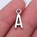 Silberner A-Z Anfangsbuchstabe Anhänger in A-Form mit oberer Aufhängeschlaufe - Buchstabe A / Silber