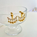 Elegante goldene Fransenohrringe mit Diamanten und Perlen an einem Glas aufgehängt - Gold (DEK347)
