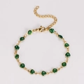 Detailed top view of a gold heart bracelet with green glitter charms and a lobster clasp - 18+5cm / Green