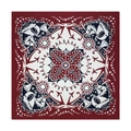 Detail eines weinroten Baumwoll-Bandanas mit nautischen Anker- und Segelschiff-Mustern - Bandana / Rotes Segelboot