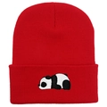 Rote Strickmütze mit süßer Panda-Stickerei am Umschlag für warme Wintertage - 54-60cm / Rot