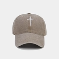 Verstellbare Baseballkappe aus gewaschener Baumwolle in Khaki mit Kreuzstickerei - Frontstickerei / Khaki
