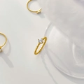 Detail van 18K vergulde kralenring met centraal fonkelend vierkant zirkonia inlegwerk - US 7 / Goud-Kleine Kralen Band Solitair