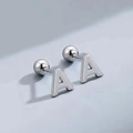 Orecchino a perno in acciaio inossidabile argento lettera A con chiusura a sfera - Lettera A (T55662) / Argento