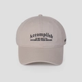 Vista frontal de una gorra de béisbol de algodón caqui con bordado sobre fondo gris claro - M (56-58cm) / Beige