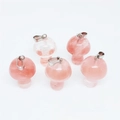 Mini-Pilzanhänger aus rosa Kristall mit Metallösen für DIY-Schmuck und Halsketten - Synthetisches Wassermelonenrot