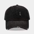 Détail de casquette de baseball en jean noir avec déchirures usées et bords effilochés - Noir / Réglable