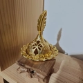 Encensoir en métal doré évidé avec sommet en plume et socle en bois sculpté - Plume A