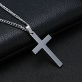 Collana con ciondolo a croce in metallo nero minimalista e catena su fondo in pelle - Argento