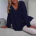 Dunkelblauer Pailletten-Hoodie mit strukturierter Optik und lässiger Passform für Damen - S / Blau