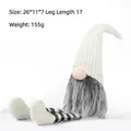 Noorse kerstkabouter met witte gebreide muts en zwart-witte ruitjes lange benen - Wit