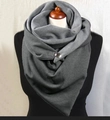 Thick grey triangle scarf with button closure in a minimalist soft wool-like warm fabric - 150*75cm / Grey Triangle Button (WJ01-TFWJ409)