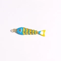 Détail du pendentif carpe koï avec émail bleu et jaune sur placage doré brillant - Poisson Émaillé Bleu Et Jaune (Style 8)