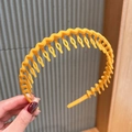 Bright yellow wave-shaped non-slip headband with teeth for hair styling and fixing - Yellow