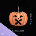 Dettaglio del ciondolo a zucca in resina da 3,2cm con misure per accessori fai-da-te - Zucca con Occhi Neri - Arancione Scuro