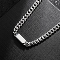 Pulsera de cadena cubana plateada con placa ID pulida sobre caja de joyas negra - Collar Cuadrado - 45cm Estándar / 45cm+5cm Cadena de extensión