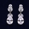 Orecchini a goccia color argento con zirconi trasparenti su velluto blu - Argento (D9333)