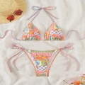 Ensemble bikini imprimé floral avec haut licou et culotte nouée sur fond de plage - S / Imprimé Carreaux Multicolore