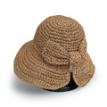 Dettaglio della trama del cappello di paglia marrone con tesa larga e fiocco laterale - M (56-58cm) / Cachi
