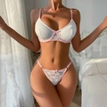 Nahaufnahme von weißem Spitzen-BH-Set mit rosa Trägern und kleiner Schleife in der Mitte - S / Rosa und Weiß